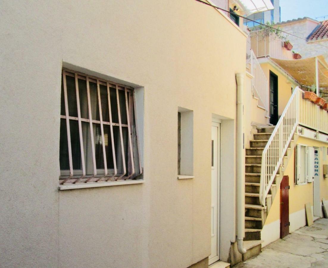 Apt Lavender On Nincevica St- 1 Bedroom Apt 5 Min To The Old Town Of Split Exterior photo